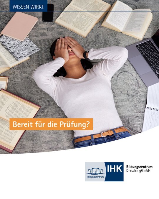 Person verzweifelt auf dem Boden beim Lernen